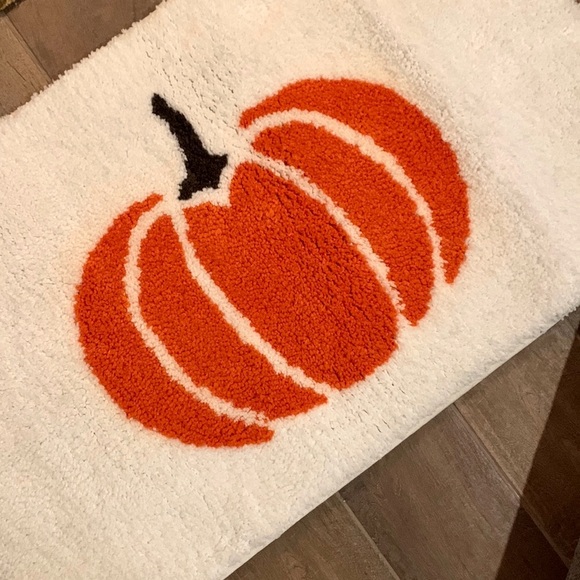 NWT Fall Pumpkin Rug White and Orange - Picture 1 of 7